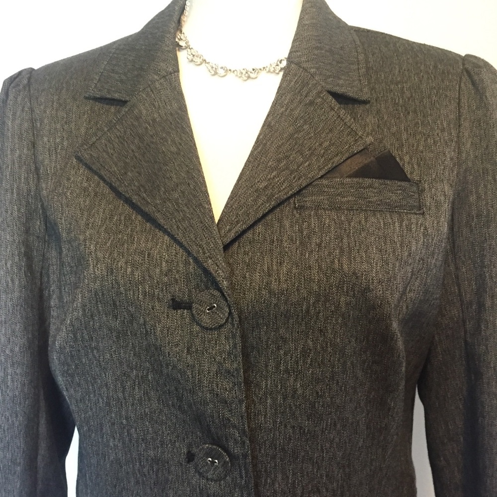 Cass blazer size 6. - Picture 2 of 6